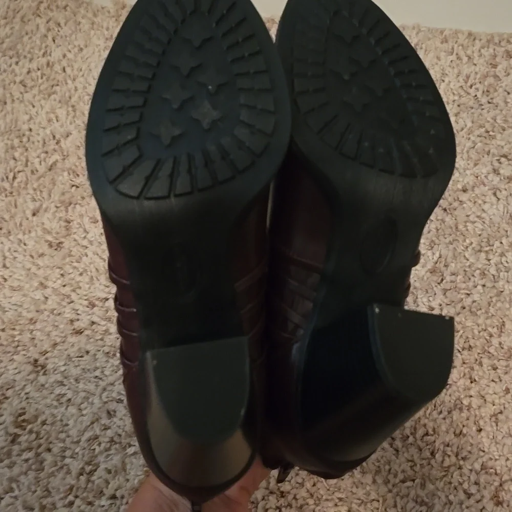 Women's Avenue Burgundy Cloudwalkers Ankle Boots Size 8.5W (0718)